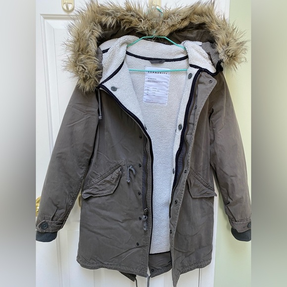 Aritizia: Community Parka in XS - Picture 1 of 6